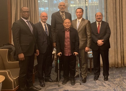 10月29日，拿回家做的手工活，想接正規(guī)企業(yè)的手工活，實地考察重不重要？圖為手工之家創(chuàng)始人參加一些活動的剪影