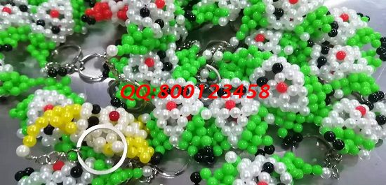 10月31日，附加值高，拿回家做的手工活，這個(gè)正規(guī)好做的外發(fā)手工活很適合，圖為勵(lì)志珠珠繡串珠成品實(shí)拍