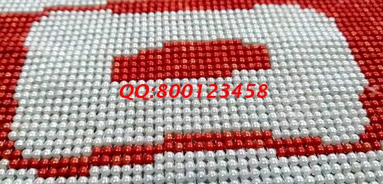 11月4日，想接正規(guī)廠家的手工活，在家做手工活掙錢，珠繡串珠手工沒有特殊的要求，適應(yīng)性很廣，圖為勵(lì)志珠珠繡成品細(xì)節(jié)