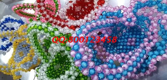 11月6日，在家做手工活掙錢，可以寄到家做的手工活代理加工項(xiàng)目，就選這個(gè)正規(guī)可靠、制度完善的手工之家，圖為勵(lì)志珠珠繡串珠成品實(shí)拍