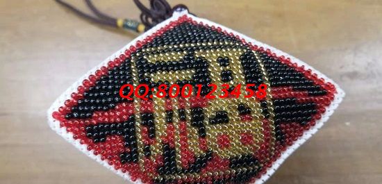11月10日，想做手工活掙錢，正規(guī)手工活外發(fā)加工項(xiàng)目可以自己做，也可以代理加工，圖為勵(lì)志珠珠繡小飾品成品實(shí)拍