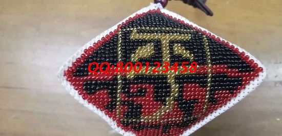 11月10日，想做手工活掙錢，正規(guī)手工活外發(fā)加工項(xiàng)目可以自己做，也可以代理加工，圖為勵(lì)志珠珠繡小飾品成品實(shí)拍