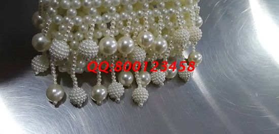 11月12日，多發(fā)材料，拿回家做的手工活，這個(gè)手工活外發(fā)加工企業(yè)一直這樣做，圖為勵(lì)志珠珠繡手工珠包成品實(shí)拍