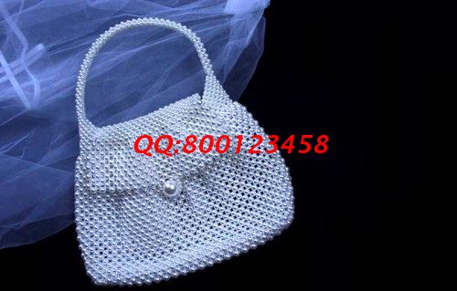 11月17日，做手工活掙錢，可靠穩(wěn)定，簡單好做的珠繡串珠手工活也需要大家認真去做，圖為勵志珠珠繡串珠成品（新款珠包）實拍