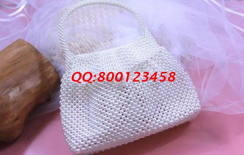 11月17日，做手工活掙錢，可靠穩(wěn)定，簡單好做的珠繡串珠手工活也需要大家認真去做，圖為勵志珠珠繡串珠成品（新款珠包）實拍