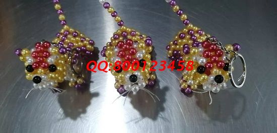 11月20日，想接正規(guī)廠家的手工活，拿回家做的手工活，大家選擇這里的珠繡手工，圖為勵志珠珠繡串珠（小飾品）產(chǎn)品實(shí)拍