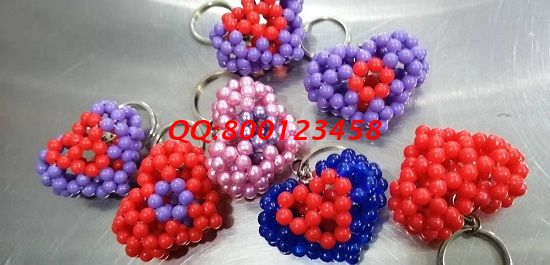 11月22日，想接正規(guī)廠家的手工活，可以寄到家做的手工活，就選有多種優(yōu)勢的手工之家，圖為勵志珠珠繡串珠（小飾品）成品實拍