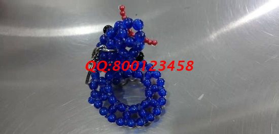 12月2日，想在家做手工活掙錢(qián)，想選擇手工之家的勵(lì)志珠珠繡，材料方面的政策很完善，可以放心選擇，圖為勵(lì)志珠珠繡串珠產(chǎn)品實(shí)拍(圖1)