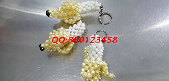 12月13日，拿回家做的手工活，珠繡串珠外發(fā)手工活衛(wèi)生安全，很多人都選擇，圖為勵(lì)志珠珠繡串珠產(chǎn)品實(shí)拍(圖1)