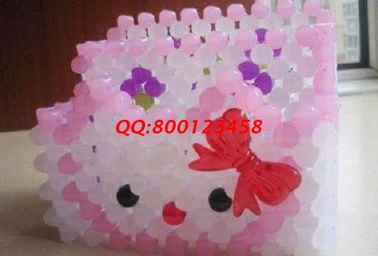 2月14日，在家做手工加工活，選擇了正規(guī)企業(yè)手工之家，還有人問(wèn)這里的手工活一天能賺多少錢，圖為勵(lì)志珠珠繡串珠（實(shí)用）產(chǎn)品細(xì)節(jié)