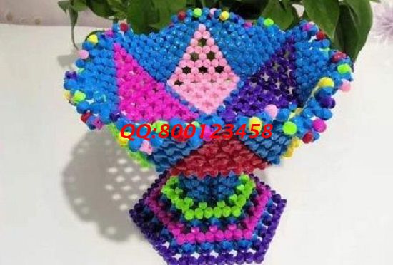 2月14日，在家做手工加工活，選擇了正規(guī)企業(yè)手工之家，還有人問(wèn)這里的手工活一天能賺多少錢，圖為勵(lì)志珠珠繡串珠（實(shí)用）產(chǎn)品細(xì)節(jié)