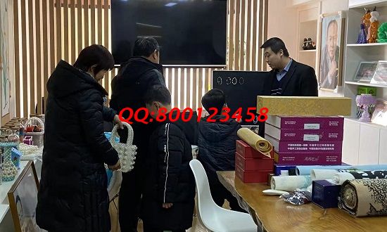 2月18日，家庭手工加工活回收，可以拿回家做的手工，來手工之家手工活接單平臺(tái)，圖為手工之家接待加工客戶現(xiàn)場(chǎng)考察合作剪影