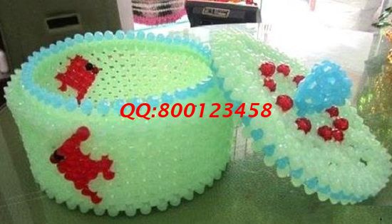 2月25日，手工活拿回家做，考察全面了解，手工之家的珠繡串珠外發(fā)手工活很適合在家做，圖為勵志珠珠繡串珠加工成品實拍