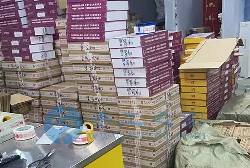 2月26日，在家做手工活靠譜，創(chuàng)意珠繡串珠手工活外發(fā)加工項(xiàng)目就來十多年的手工企業(yè)，圖為手工之家倉儲(chǔ)部日常工作剪影