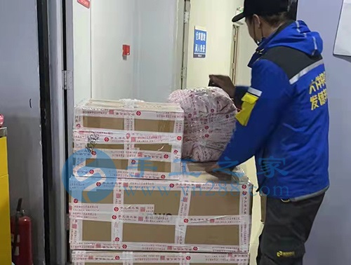 2月26日，在家做手工活靠譜，創(chuàng)意珠繡串珠手工活外發(fā)加工項(xiàng)目就來十多年的手工企業(yè)，圖為手工之家倉儲(chǔ)部日常工作剪影