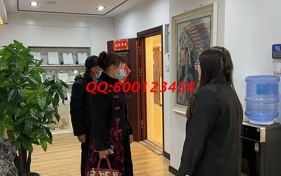 2月28日，農(nóng)村加工手工活項目，做珠繡串珠外發(fā)手工活的農(nóng)民朋友有很多，圖為手工之家接待加工客戶考察合作剪影