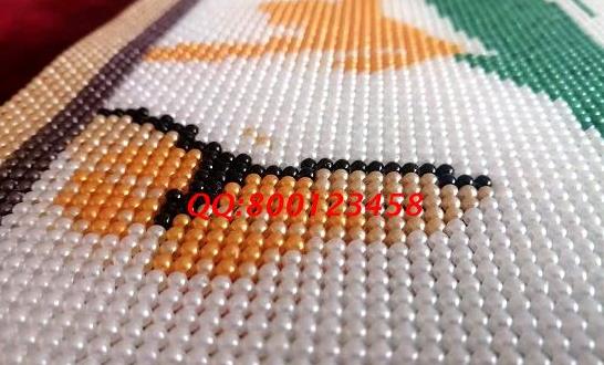 3月4日，想找手工活外發(fā)加工，把手工活拿回來做，選擇手工之家，就要行動、就要好好做，圖為勵志珠珠繡成品細(xì)節(jié)實拍