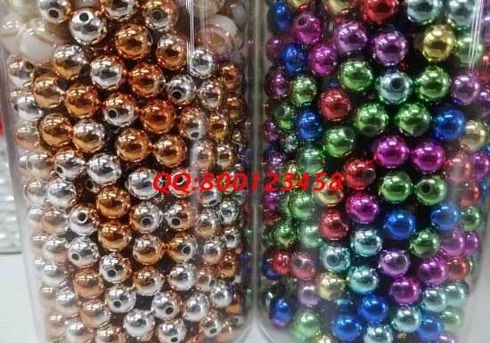 3月5日，手工工藝品在家兼職都能干，可以寄到家做的手工活，很多人選手工之家的珠繡串珠手工，圖為勵志珠珠繡串珠手工多款繡珠剪影