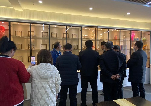 手工帶動(dòng)就業(yè)，讓農(nóng)民有事干、農(nóng)村更美麗 --- --- 記河北大名一鎮(zhèn)村領(lǐng)導(dǎo)一行來(lái)手工之家實(shí)地參觀考察