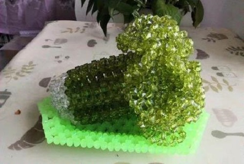 3月12日，穩(wěn)定可靠的手工活加工項目，正規(guī)外發(fā)手工活，選擇十多年的手工企業(yè)手工之家，圖為勵志珠珠繡串珠成品實拍