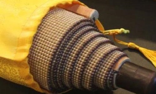 3月13日，在家做手工活，正規(guī)手工活外發(fā)加工企業(yè)的材料倉庫，是這樣對外寄發(fā)材料的，圖為勵志珠珠繡成品細節(jié)實拍