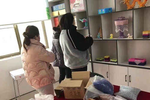 讓農(nóng)民農(nóng)閑時(shí)有份收入，他們這樣去做了 --- --- 記手工之家與邯鄲邱縣某村合作的手工培訓(xùn)室落地