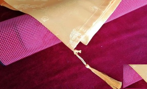 3月19日，拿回家做的手工活，在家做手工活掙錢，手工之家的珠繡串珠材料包里都有什么？圖為勵志珠珠繡串珠成品手工剪影