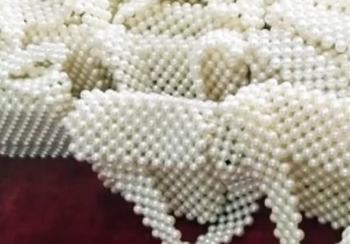 3月22日，手工活拿回家做，這個手工活代加工項目已經(jīng)十多年了，注重創(chuàng)新，可信可靠，圖為勵志珠珠繡串珠手工產(chǎn)品實拍