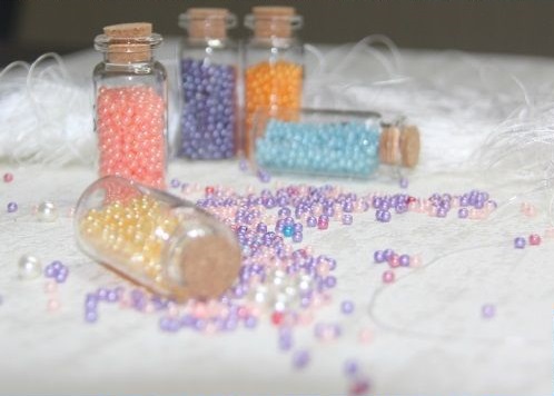 3月29日，手工活拿回家做，在家做手工活，手工之家為什么長期有活干？圖為勵志珠珠繡手工繡珠剪影