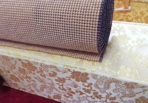 4月1日，手工活在家兼職也能干，這個拿回家做的手工活的珠繡產(chǎn)品怎么用？圖為勵志珠珠繡串珠手工（一款）成品外包裝剪影