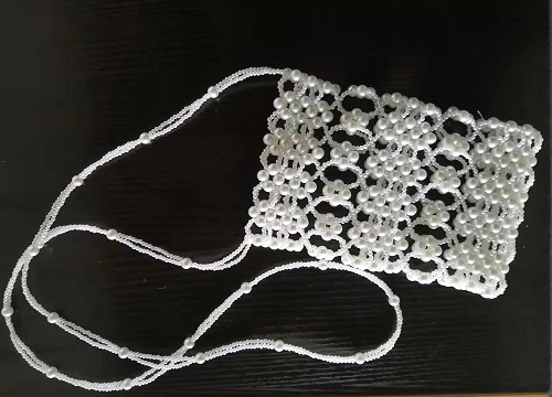 4月24日，可以寄到家做的手工活，手工活兼職，手工活外發(fā)加工企業(yè)手工之家的服務，合作前后都好，圖為勵志珠珠繡串珠手工珠包產(chǎn)品剪影