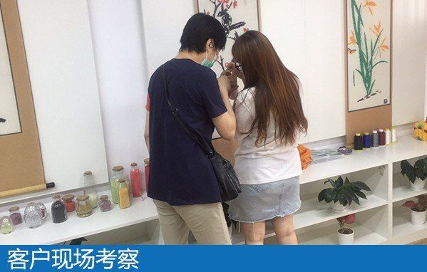 做珠繡串珠手工活項(xiàng)目共同致富，促進(jìn)家鄉(xiāng)經(jīng)濟(jì)發(fā)展(圖1)