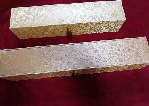 5月12日，農(nóng)村手工活加工項目代，帶回家做手工活，手工之家這樣做，大家自然很放心，圖為勵志珠珠繡手工產(chǎn)品多款外包裝剪影