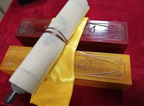 5月12日，農(nóng)村手工活加工項目代，帶回家做手工活，手工之家這樣做，大家自然很放心，圖為勵志珠珠繡手工產(chǎn)品多款外包裝剪影