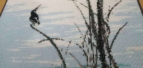 5月13日，代加工手工活，在家做手工兼職，手工之家給每個加工人員提供成品樣品，圖為勵志珠珠繡手工產(chǎn)品細節(jié)剪影 