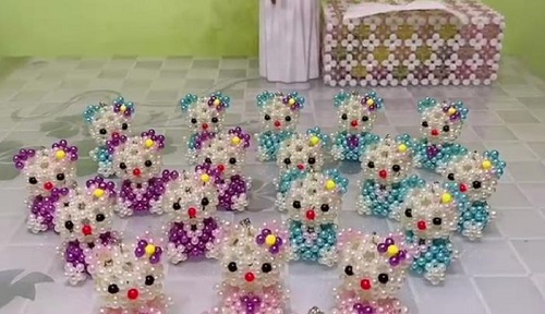 5月15日，招聘手工活加工，拿回家做的手工活大批，手工之家的珠繡串珠外發(fā)手工活時間自由，但不是絕對的自由，圖為繡娘創(chuàng)新勵志珠珠繡手工產(chǎn)品剪影