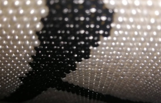 5月16日，可靠的手工活外發(fā)，帶回家做的手工活，手工之家的珠繡串珠手工有了不合格的產(chǎn)品怎么辦，圖為勵志珠珠繡手工產(chǎn)品細節(jié)剪影