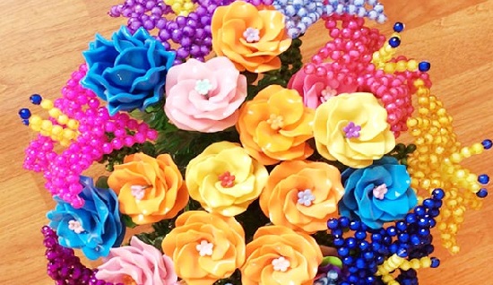 5月20日，手工活外發(fā)加工正規(guī)的廠家，純手工活兼職，選擇手工之家的人都是因為了解得很充分，圖為勵志珠珠繡串珠手工產(chǎn)品剪影