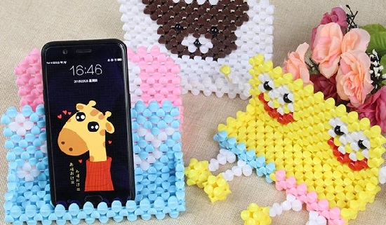 5月20日，手工活外發(fā)加工正規(guī)的廠家，純手工活兼職，選擇手工之家的人都是因為了解得很充分，圖為勵志珠珠繡串珠手工產(chǎn)品剪影