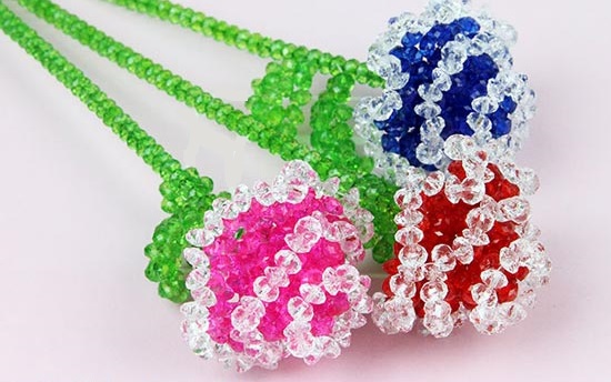 5月20日，手工活外發(fā)加工正規(guī)的廠家，純手工活兼職，選擇手工之家的人都是因為了解得很充分，圖為勵志珠珠繡串珠手工產(chǎn)品剪影