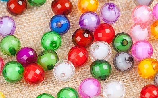 5月21日，純手工活代加工，正規(guī)純手工活外發(fā)，大家為什么都說手工之家的珠繡串珠外發(fā)手工活好學(xué)好做？圖為珠繡立體串珠手工多色繡珠剪影 