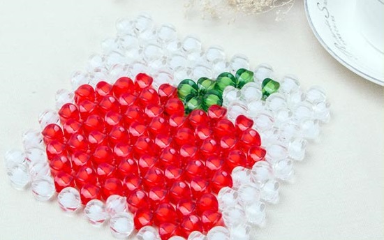 5月22日，找附近手工活拿回家做，手工外發(fā)加工網(wǎng)，想做珠繡串珠手工掙錢，該怎么與手工之家合作？圖為勵(lì)志珠珠繡串珠手工產(chǎn)品剪影