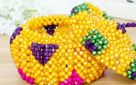 5月23日，手工活拿回家做，在家做手工兼職，手工之家的手工產(chǎn)品驗(yàn)收，標(biāo)準(zhǔn)寫的真清楚，圖為勵(lì)志珠珠繡串珠手工產(chǎn)品剪影 