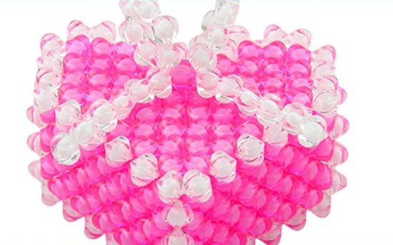 5月23日，手工活拿回家做，在家做手工兼職，手工之家的手工產(chǎn)品驗(yàn)收，標(biāo)準(zhǔn)寫的真清楚，圖為勵(lì)志珠珠繡串珠手工產(chǎn)品剪影 