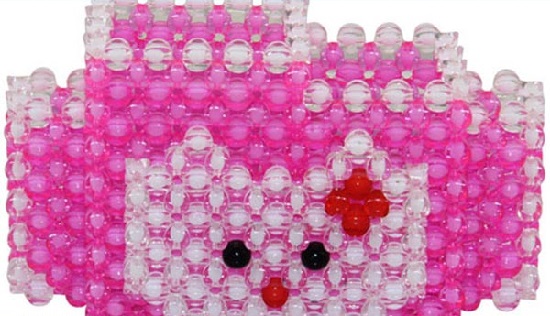 5月25日，拿回家做的手工活大批，加工活外放的正規(guī)公司，手工之家的珠繡材料套件很貼心，圖為珠繡串珠手工（筆筒）產(chǎn)品剪影