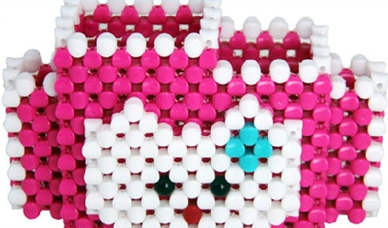 5月25日，拿回家做的手工活大批，加工活外放的正規(guī)公司，手工之家的珠繡材料套件很貼心，圖為珠繡串珠手工（筆筒）產(chǎn)品剪影