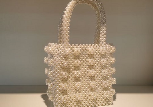 5月27日，手工活外發(fā)加工，手工外包發(fā)布平臺(tái)，我這種情況能做手工之家的珠繡串珠外發(fā)手工活嗎？圖為珠繡串珠手工（珠包）產(chǎn)品剪影