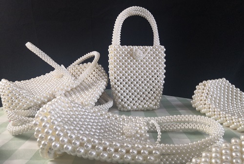 5月27日，手工活外發(fā)加工，手工外包發(fā)布平臺(tái)，我這種情況能做手工之家的珠繡串珠外發(fā)手工活嗎？圖為珠繡串珠手工（珠包）產(chǎn)品剪影