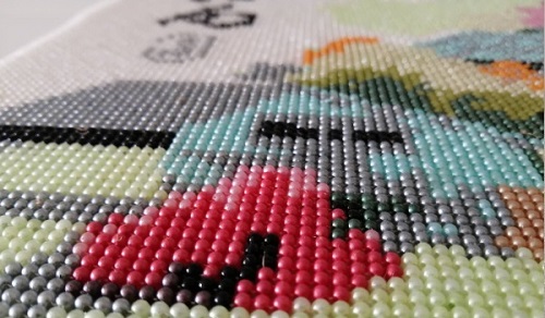 5月29日，正規(guī)手工活大批量外發(fā)加工，帶回家做手工活，剛開始做珠繡串珠外發(fā)手工活的什么產(chǎn)品好，圖為勵志珠珠繡純手工產(chǎn)品剪影