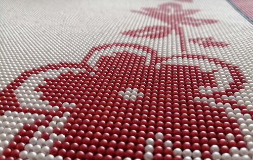 5月30日，可以在家做的手工活，加工活外放的正規(guī)公司，加工和銷售對(duì)手工之家來說是兩條線，圖為勵(lì)志珠珠繡手工產(chǎn)品剪影